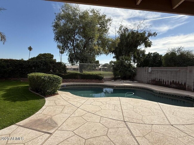 6079 W Irma Ln in Glendale, AZ - Building Photo - Building Photo