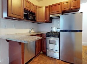 141 E 61st St, Unit 4E in New York, NY - Building Photo - Building Photo
