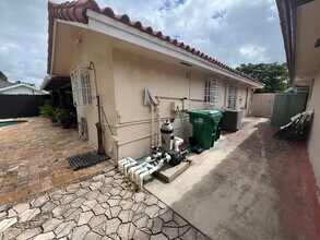 13253 NW 7th Terrace in Miami, FL - Building Photo - Building Photo