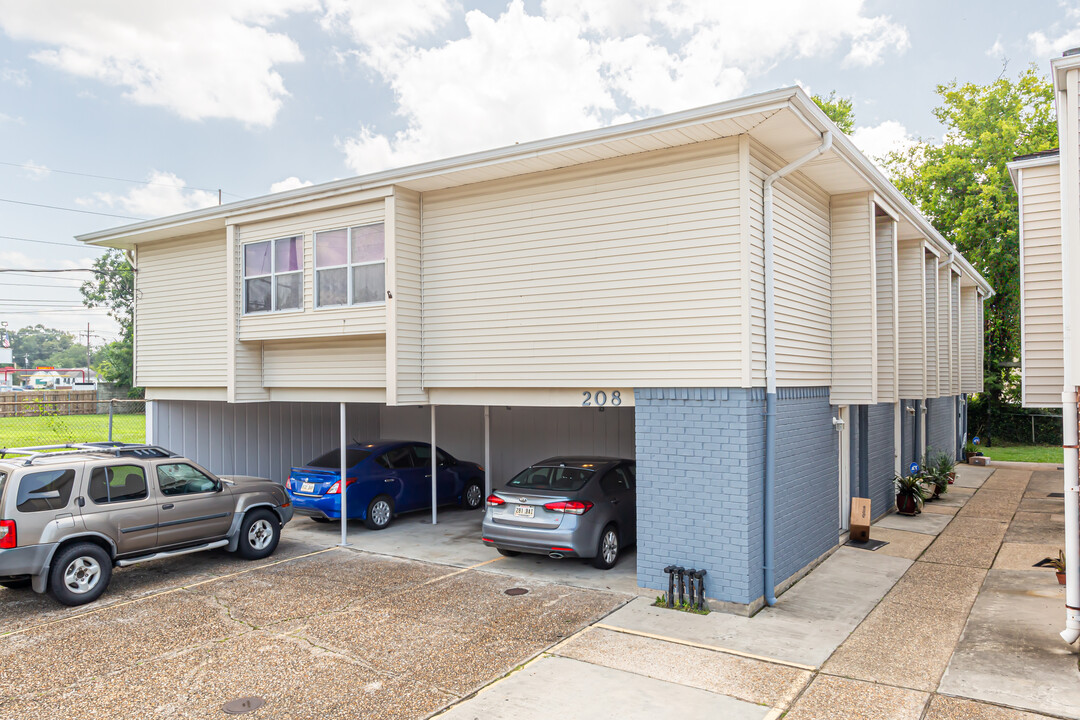 208 Manson Ave in Metairie, LA - Building Photo