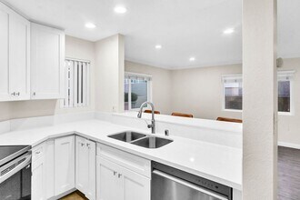 7405 Charmant Dr in San Diego, CA - Building Photo - Building Photo