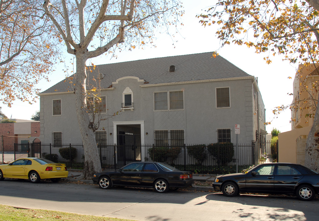 2704 W 42nd St in Los Angeles, CA - Building Photo