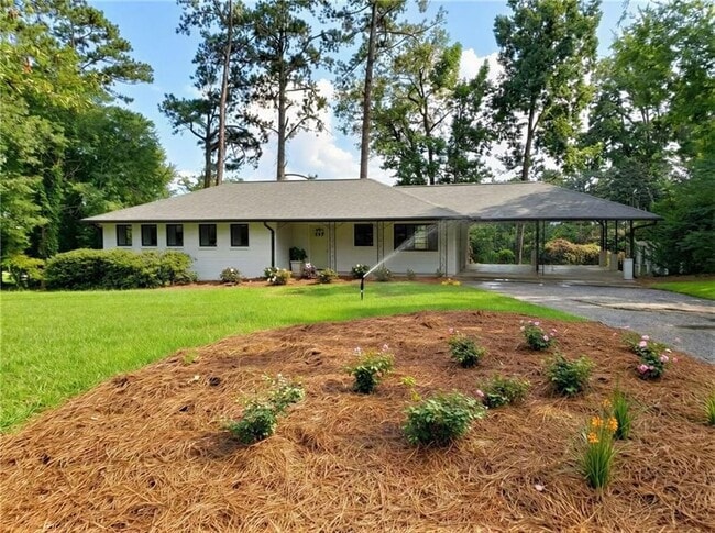 2356 Valley View Dr SE in Smyrna, GA - Foto de edificio - Building Photo
