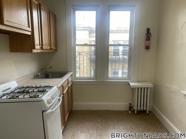 1630 Commonwealth Ave in Boston, MA - Building Photo - Building Photo