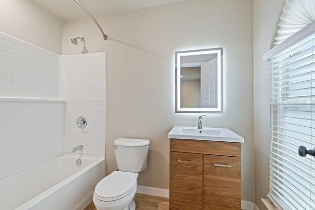 1910 N Floyd Rd, Unit 1910 in Richardson, TX - Building Photo - Building Photo