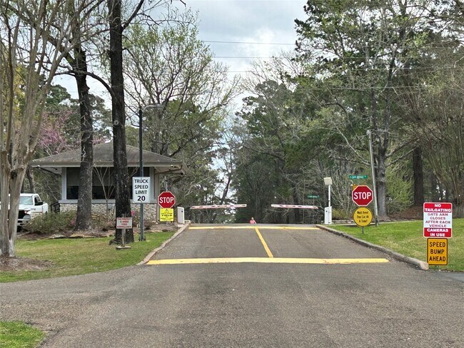 30 Harbour Ln in Coldspring, TX - Building Photo - Building Photo