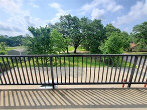 501 E Davis St in Conroe, TX - Building Photo - Building Photo