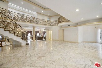 2258 Gloaming Way in Beverly Hills, CA - Building Photo - Building Photo