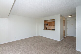 411 Lakewood Cir, Unit C806 in Colorado Springs, CO - Building Photo - Building Photo