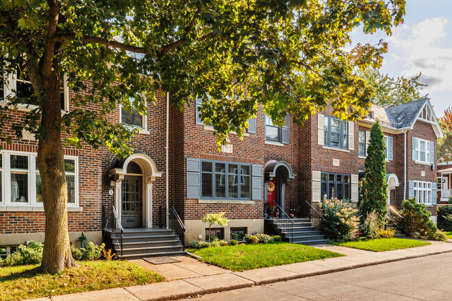 8 Parkman Pl in Westmount, QC - Building Photo - Building Photo