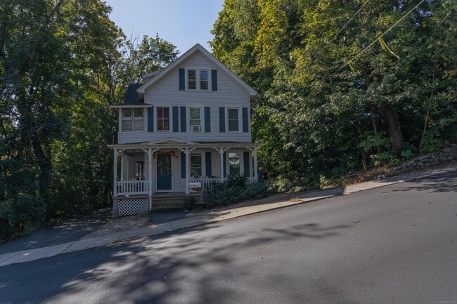 128 Millville Ave in Naugatuck, CT - Building Photo - Building Photo