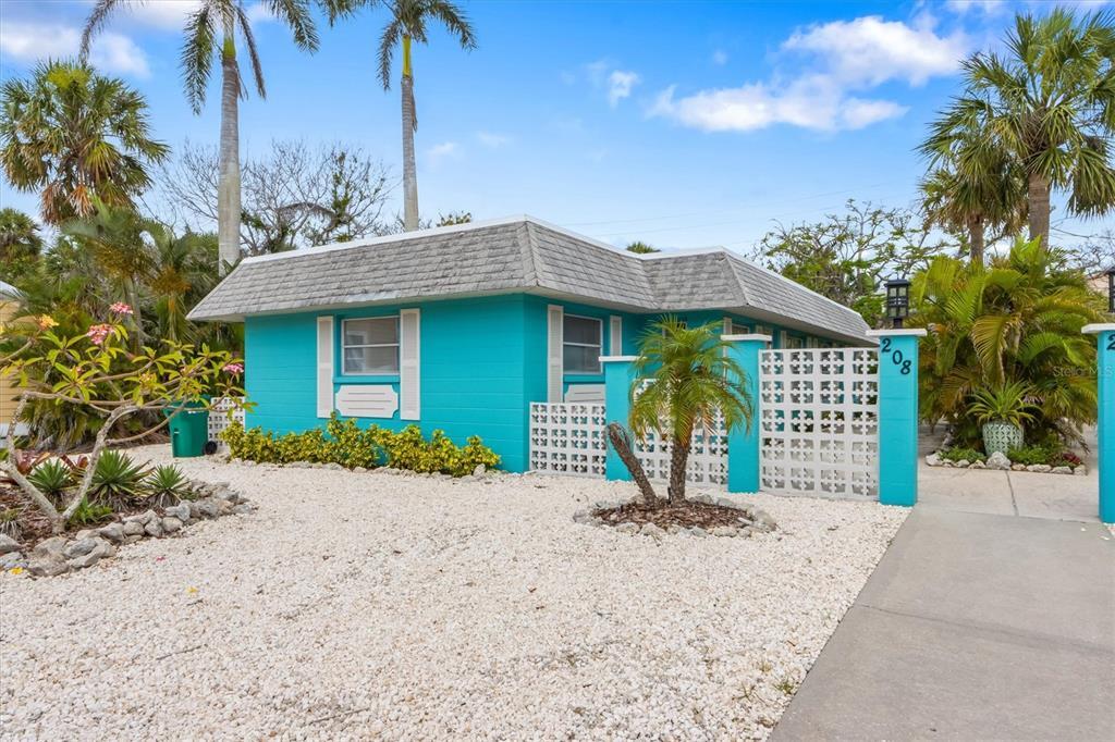 208 Magnolia Ave in Anna Maria, FL - Building Photo