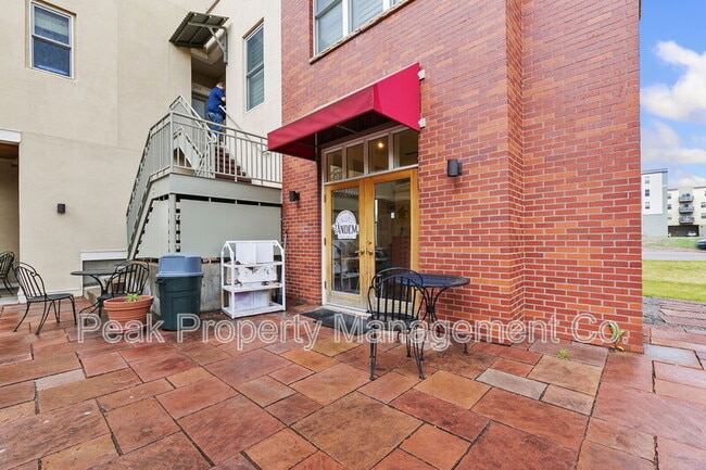 property at 401 Mason Ct