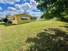 4522 SE 10th Ave in Cape Coral, FL - Foto de edificio - Building Photo