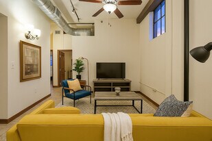 521 N Jefferson Ave in Springfield, MO - Building Photo