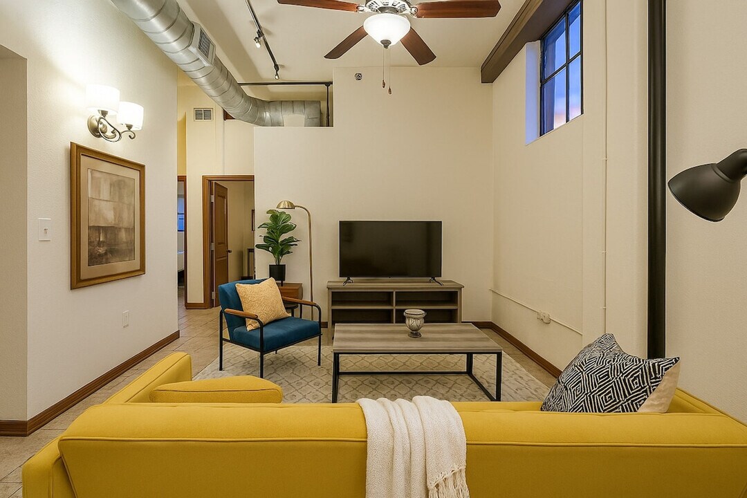 521 N Jefferson Ave in Springfield, MO - Building Photo