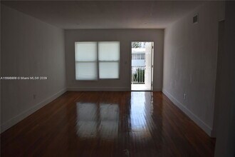 9720 W Bay Harbor Dr in Bay Harbor Islands, FL - Building Photo - Building Photo