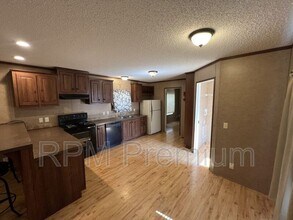 5510 Lavey Ln in Baker, LA - Building Photo - Building Photo