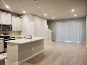 26128 Fantasy Sky Ln in Lutz, FL - Building Photo - Building Photo