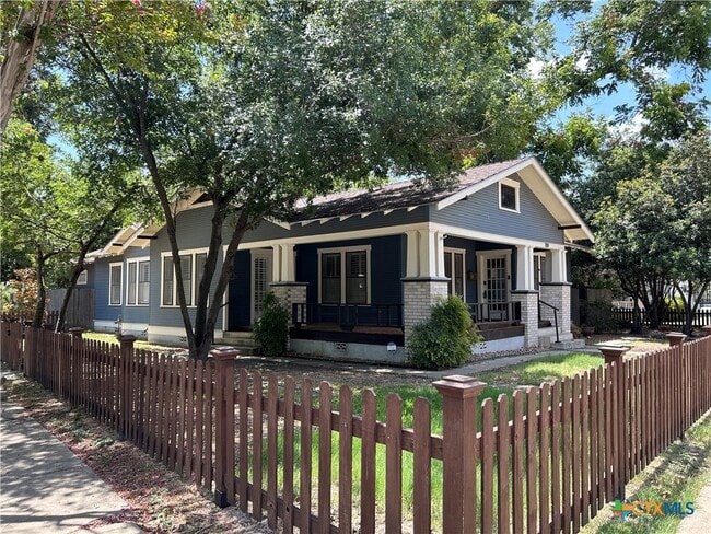 709 W Coll St in New Braunfels, TX - Building Photo - Building Photo