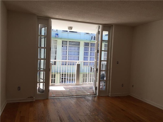 1754 Meridian Ave-Unit -302 in Miami Beach, FL - Foto de edificio - Building Photo