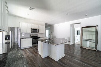 8730 Anacua Dr in Rosharon, TX - Building Photo - Building Photo