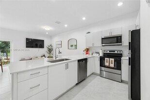355 NW 30th Ave in Pompano Beach, FL - Building Photo