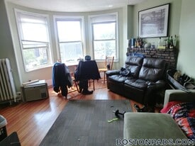 879 Beacon St in Boston, MA - Building Photo