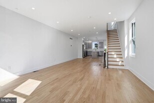 222 Hermitage St in Philadelphia, PA - Building Photo