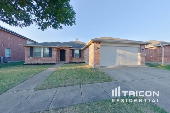 2011 Kalgary Ln in Grand Prairie, TX - Building Photo - Building Photo
