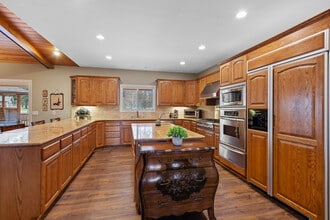 10101 N Pines Rd in Hayden Lake, ID - Building Photo - Building Photo
