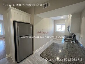 901 W Charles Bussey Ave in Little Rock, AR - Foto de edificio - Building Photo