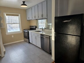 38 Maxwell Dr in Troy, NY - Foto de edificio - Building Photo