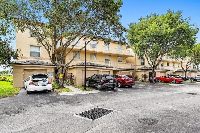 2100 Greenview Shores Blvd, Unit 523 in Wellington, FL - Building Photo - Building Photo