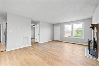 717 Green Valley Ct in Clarksville, TN - Foto de edificio - Building Photo