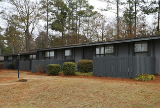 Highland Village in Lagrange, GA - Building Photo - Building Photo