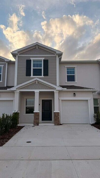 2805 Skyline Lp in Kissimmee, FL - Building Photo