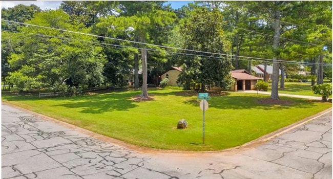 3102 Claiborne Dr NW