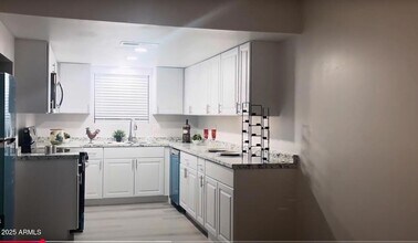 2216 E Eugie Terrace, Unit 207 in Phoenix, AZ - Building Photo - Building Photo