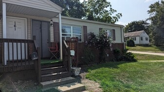 161 1st St in Wadsworth, OH - Building Photo