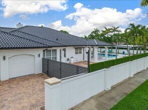 11390 SW 30th St in Miami, FL - Building Photo - Building Photo