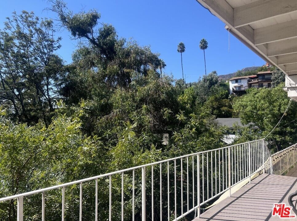 640 Cavanagh Rd in Glendale, CA - Building Photo