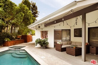 303 Mavis Dr in Los Angeles, CA - Building Photo - Building Photo