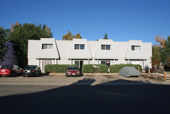 1343 S Coffman St in Longmont, CO - Foto de edificio - Building Photo