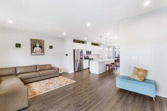 54 Swackhammer Way in Mt. Olive, NJ - Foto de edificio - Building Photo