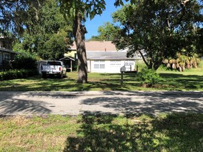 Johns Lake Duplex - Lakefront Estate Sale in Winter Garden, FL - Building Photo - Other