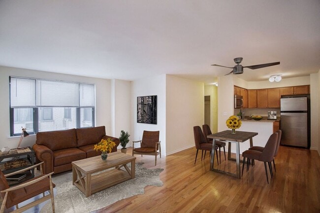 525 W Oakdale Ave in Chicago, IL - Foto de edificio - Building Photo