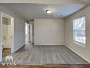 3704 Bearwood Dr in Indianapolis, IN - Foto de edificio - Building Photo