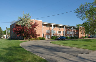 9830 Nicollet in Bloomington, MN - Foto de edificio - Building Photo