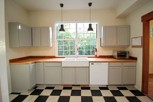 property at 3308 N Missouri Ave